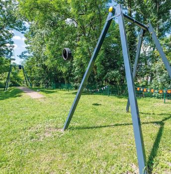 Spielplatz Seilbahn 20 Meter.